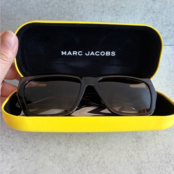 Marc Jacobs Tortoise Shell Sunglasses New With Case - Picture 9 of 11